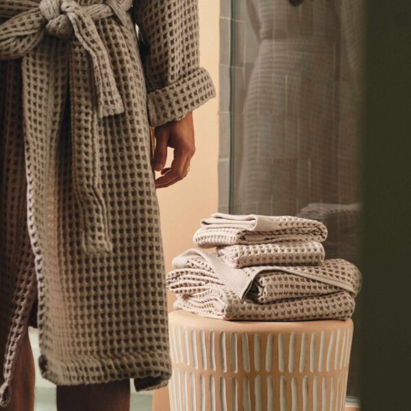 Test Dreamweave Waffle Robe - Image 14
