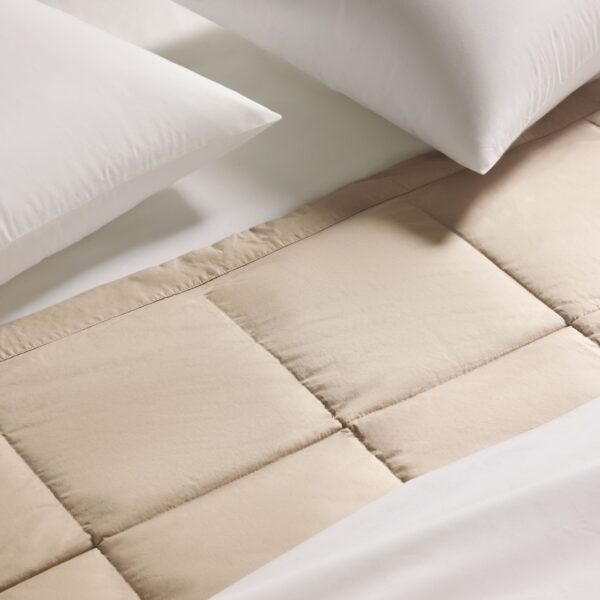 Featherweight Down Alternative Bed Blanket - Image 9